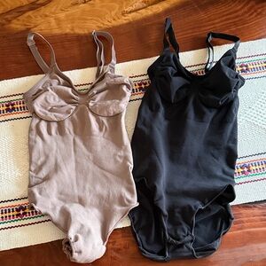 SKIMS Women's Shapewear Set - Black and Tan lot